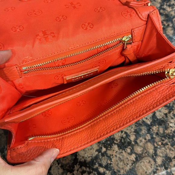 TORY BURCH Britten Combo crossbody NWOT - Picture 3 of 3